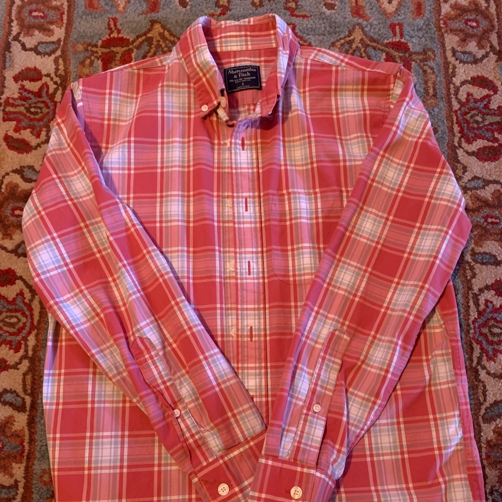 Abercrombie men’s small plaid button up.